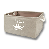 Panier de rangement personnalisé gris avec le prénom Lila et une couronne, idéal pour ranger les jouets, accessoires et affaires de chien ou de chat.