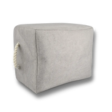 Vue arrière d'un panier de rangement personnalisé en tissu pour accessoires de chien et chat.